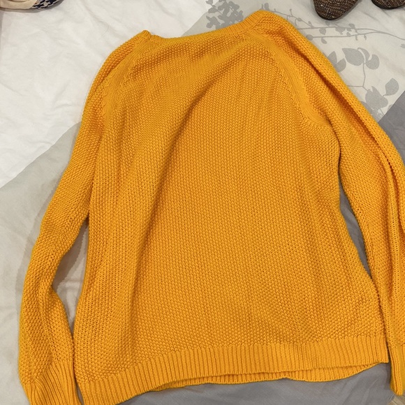 Vibrant yellow cable knit sweater. US Polo - Picture 3 of 3